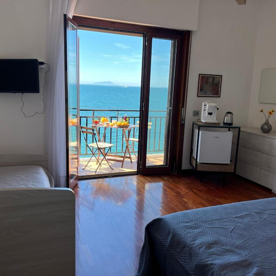 Vip Sul Mare Bed & Breakfast Castellammare di Stabia Eksteriør bilde