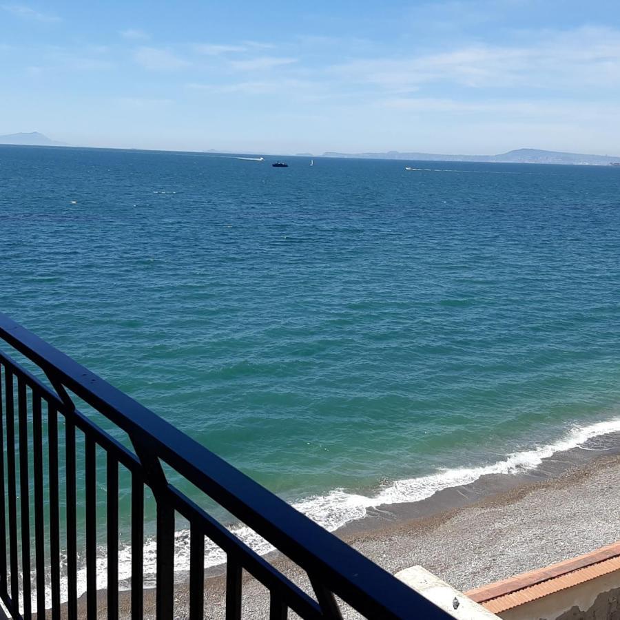 Vip Sul Mare Bed & Breakfast Castellammare di Stabia Eksteriør bilde